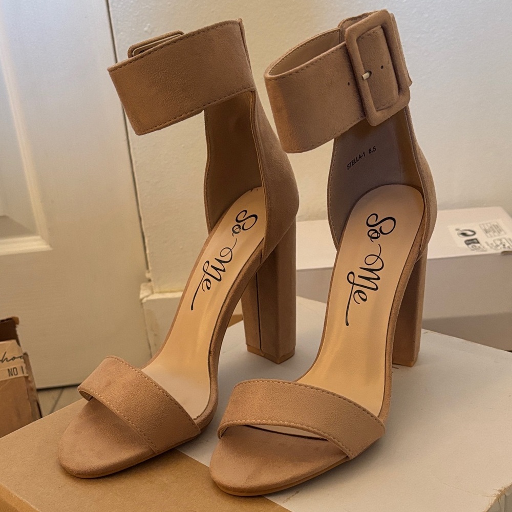Beige heels